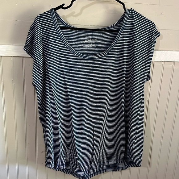 Universal threads shirt‎ - Picture 1 of 3